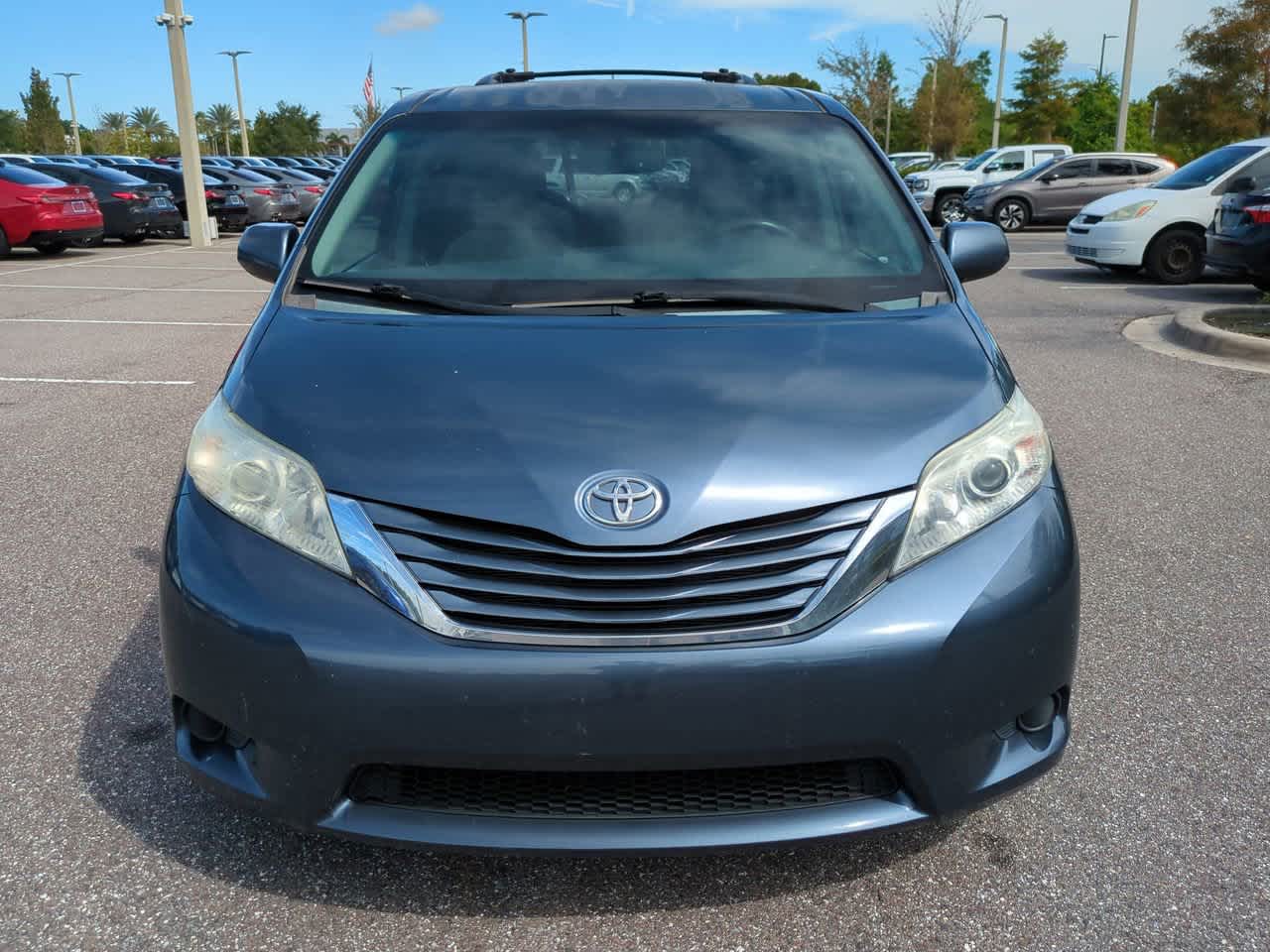 Thumbnail: 2015 Toyota Sienna - 9