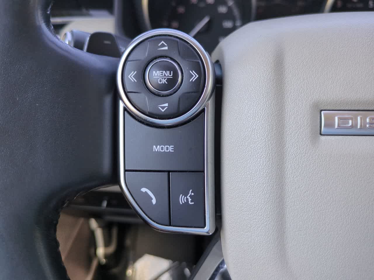 Thumbnail: 2017 Land Rover Discovery - 23