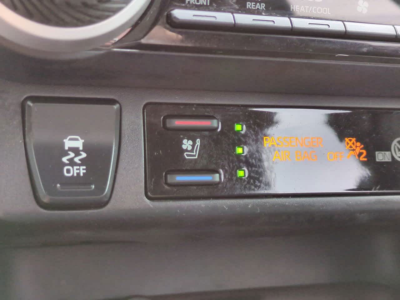Thumbnail: 2019 Toyota RAV4 - 23