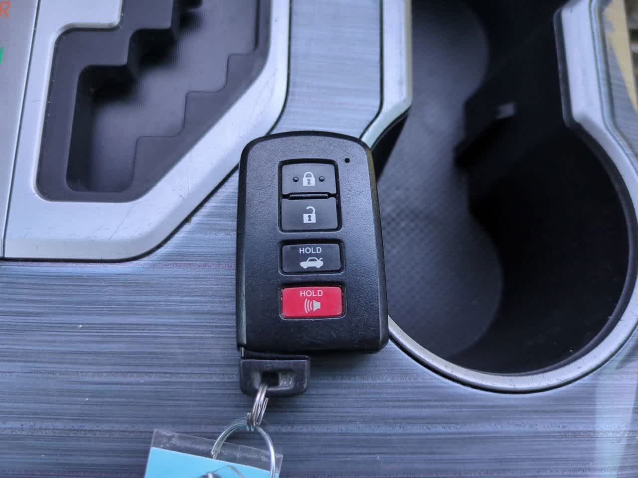 Thumbnail: 2012 Toyota Camry - 27