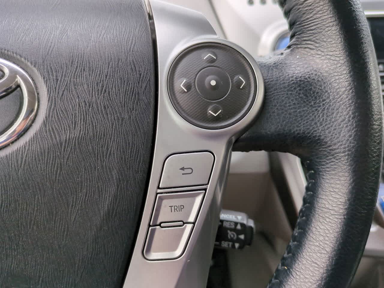 Thumbnail: 2015 Toyota Prius v - 24