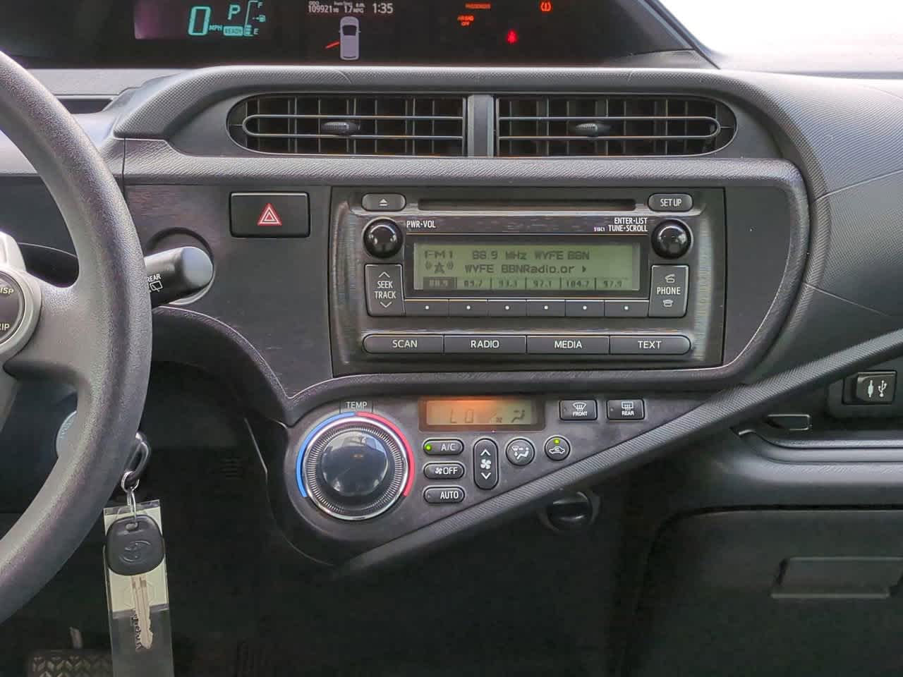 Thumbnail: 2014 Toyota Prius c - 17