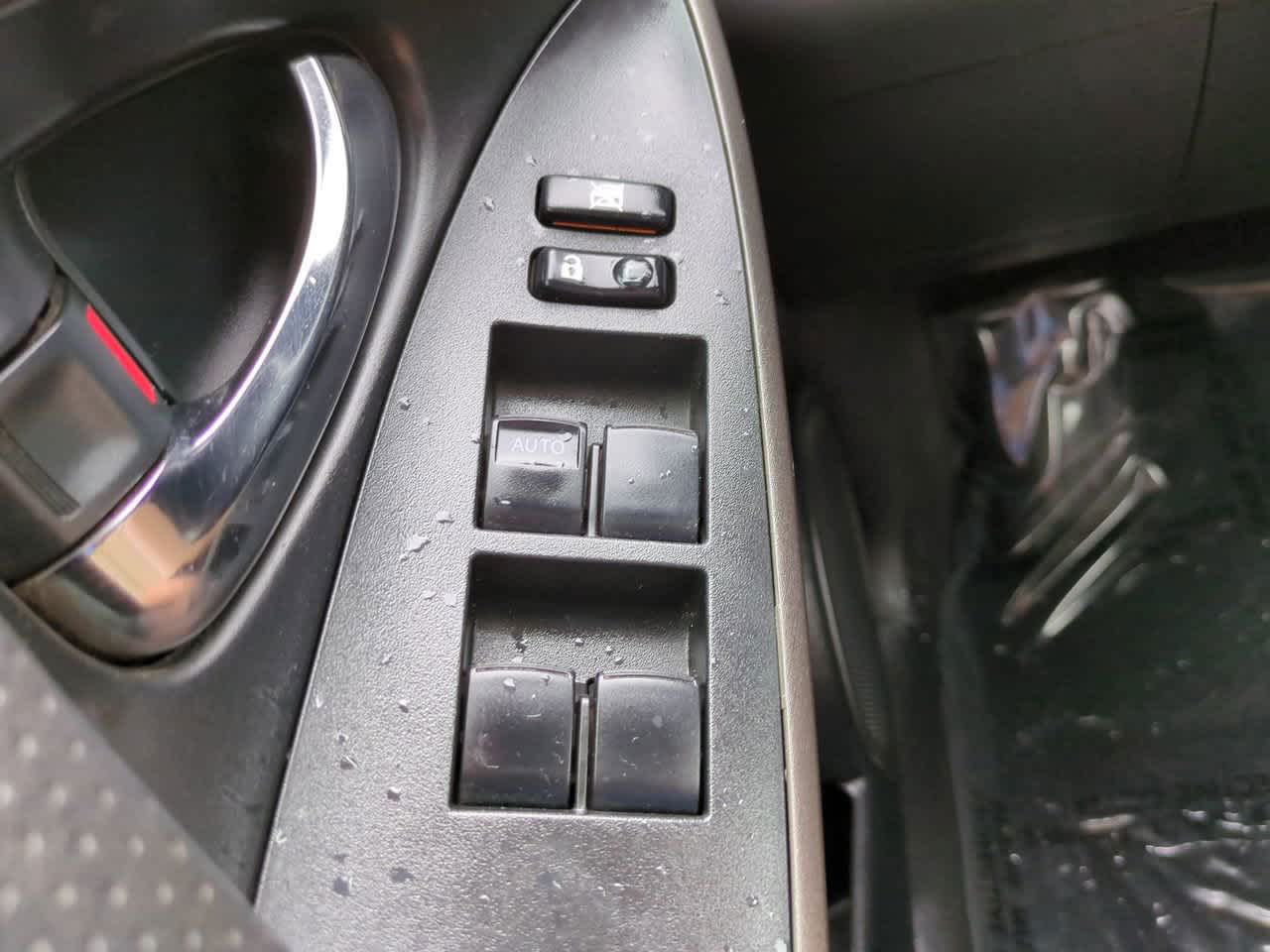 Thumbnail: 2011 Toyota RAV4 - 21