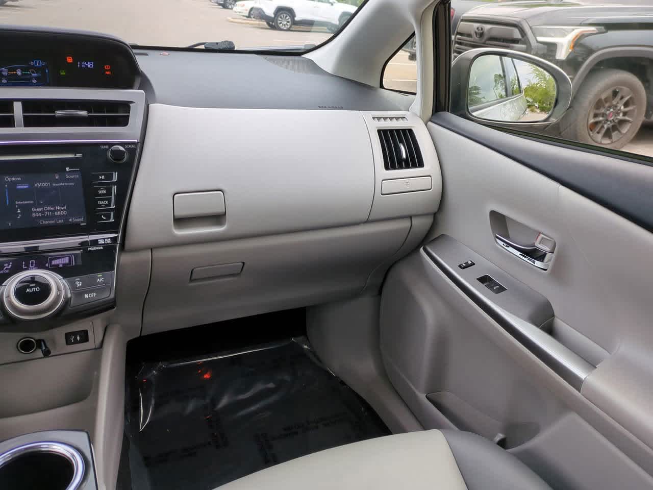 Thumbnail: 2015 Toyota Prius v - 16