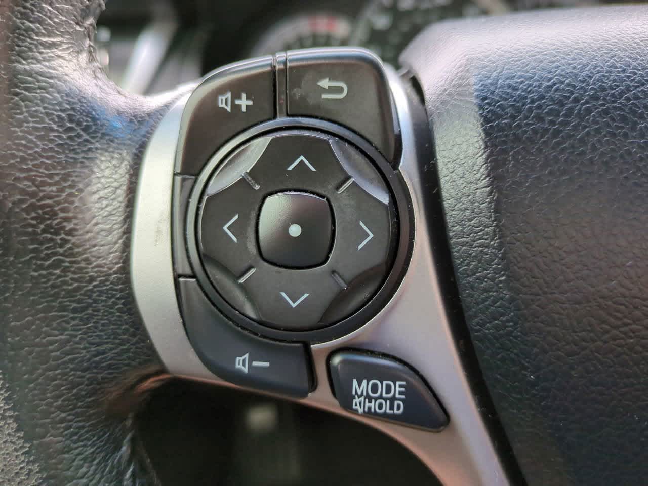 Thumbnail: 2012 Toyota Camry - 16