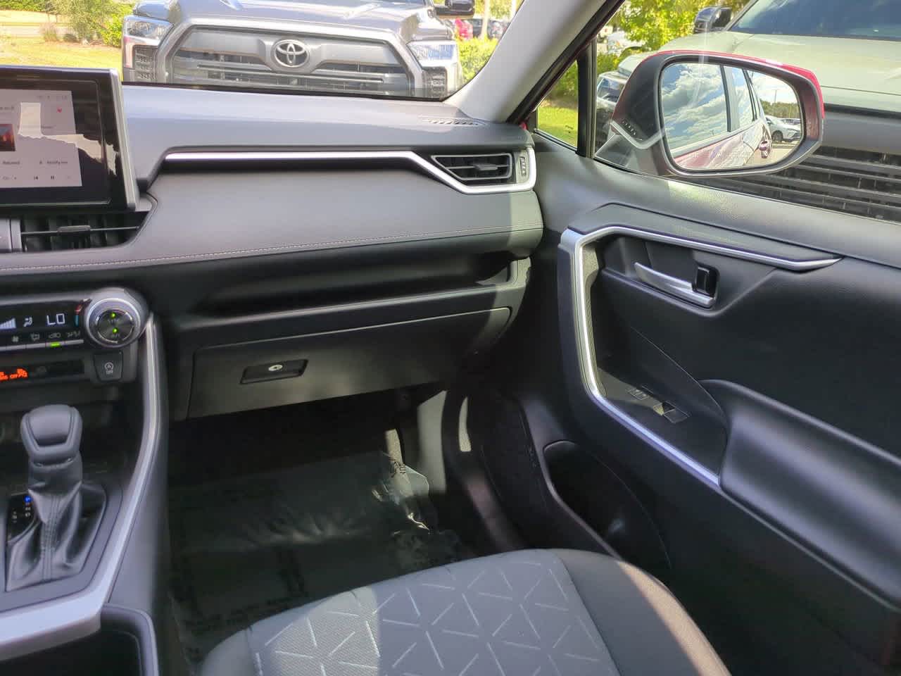 Thumbnail: 2025 Toyota RAV4 - 16