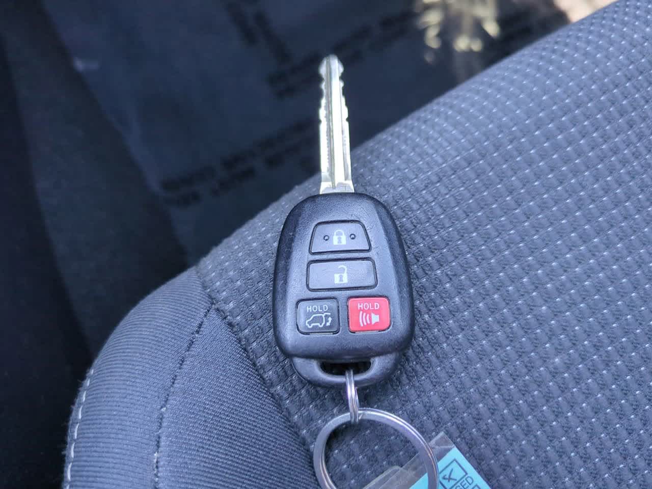 Thumbnail: 2016 Toyota RAV4 - 24