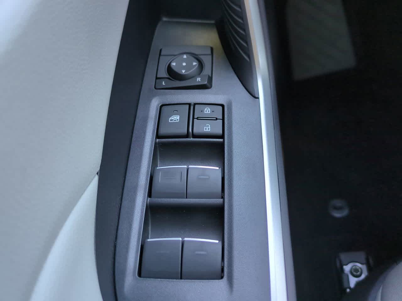 Thumbnail: 2025 Toyota RAV4 - 22