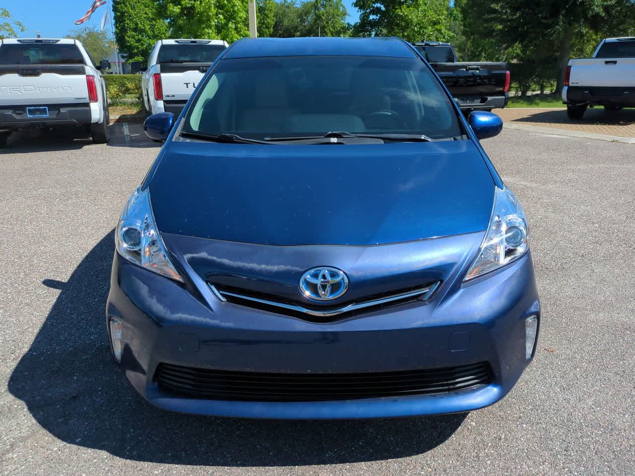 Thumbnail: 2014 Toyota Prius v - 9