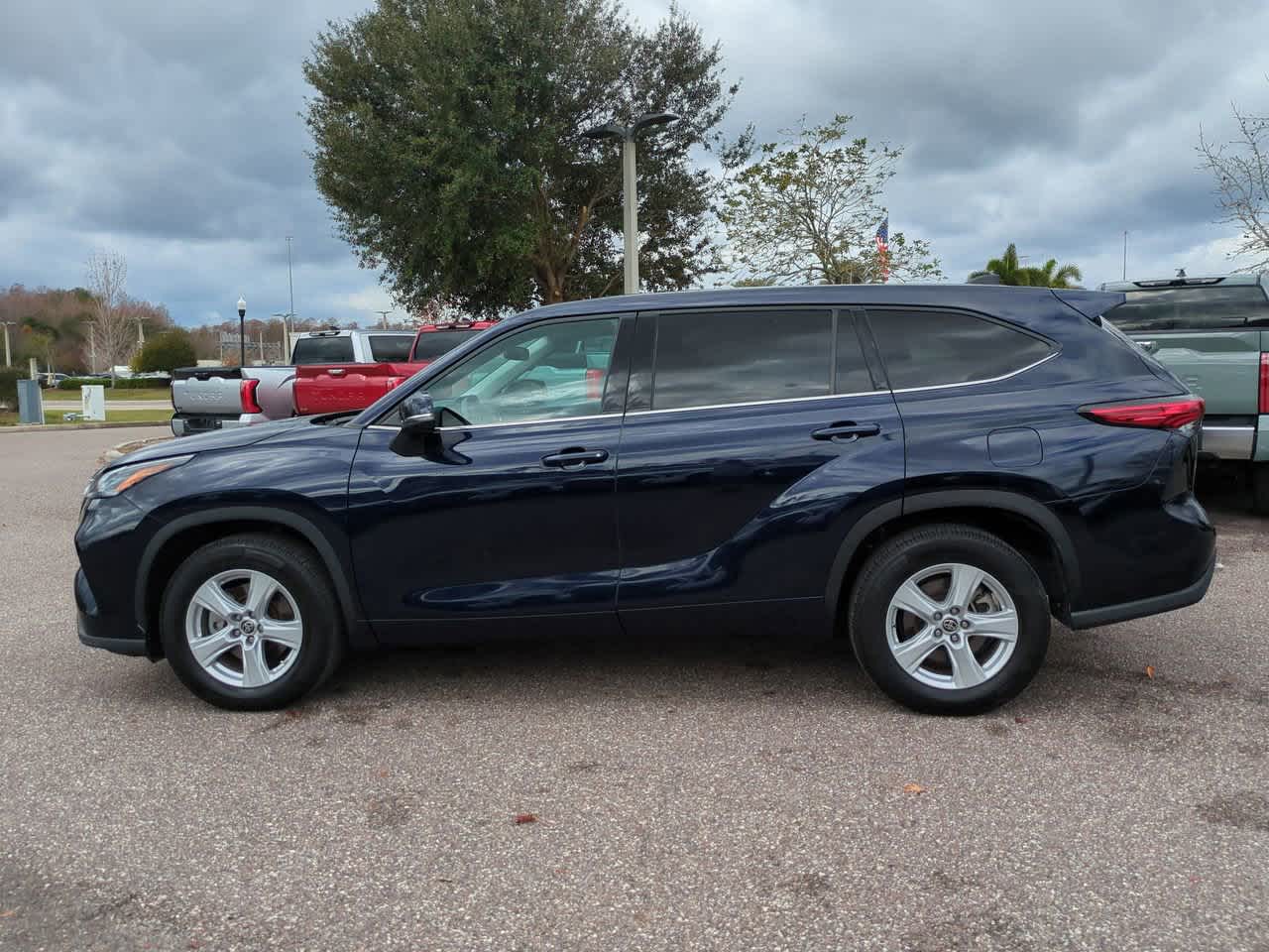 Thumbnail: 2022 Toyota Highlander - 3