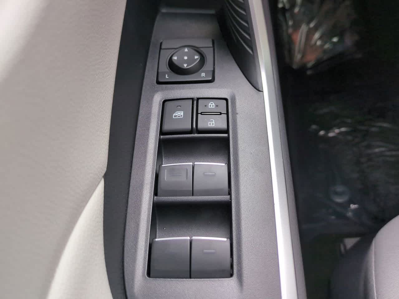 Thumbnail: 2025 Toyota RAV4 - 22