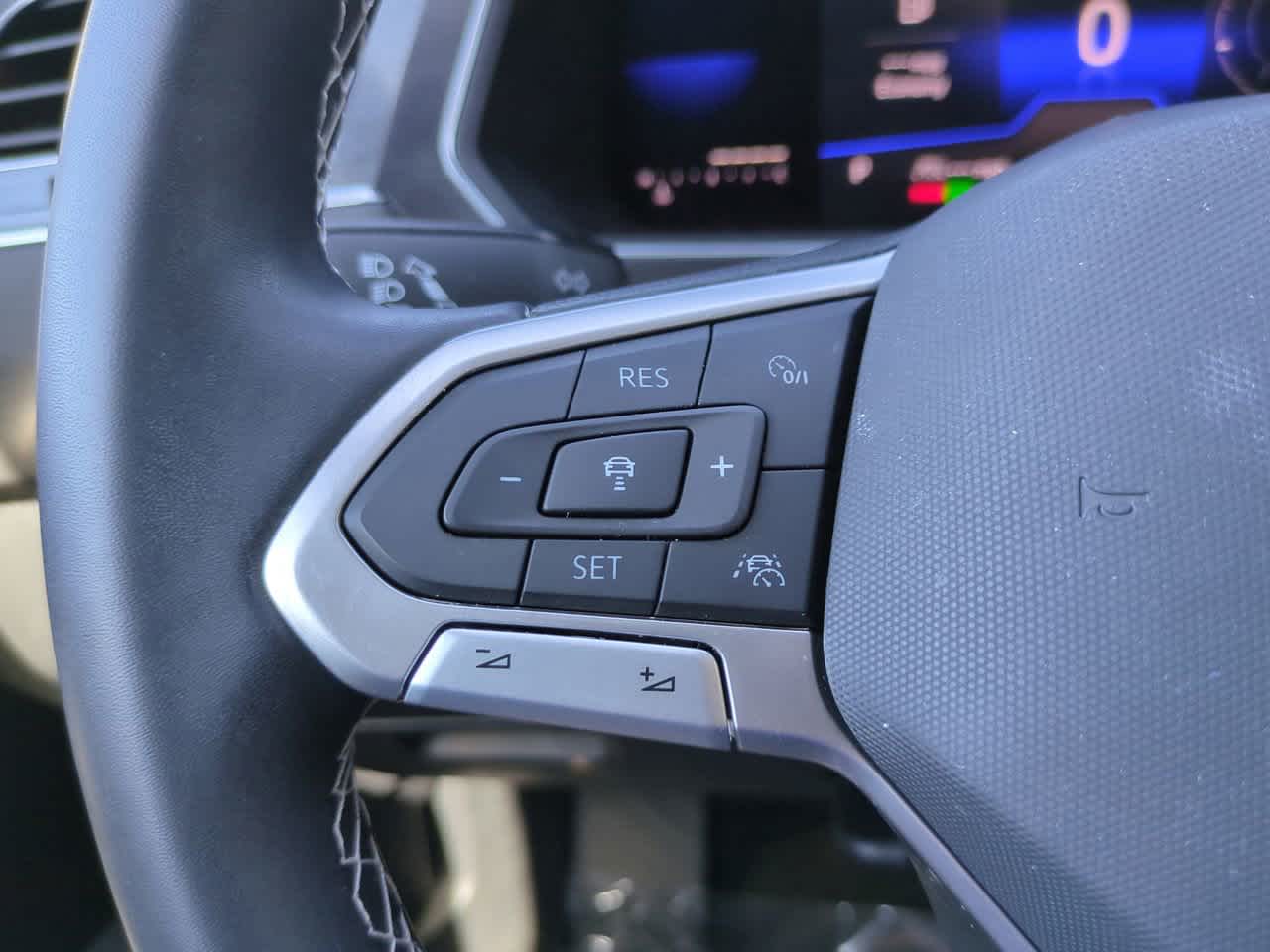 Thumbnail: 2023 Volkswagen Tiguan - 23