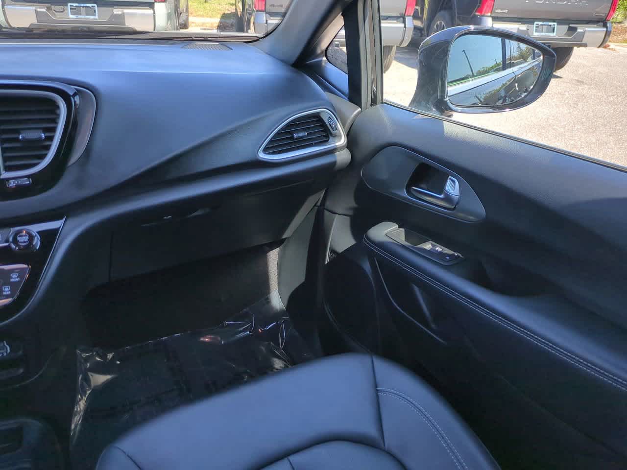 Thumbnail: 2025 Chrysler Pacifica - 17