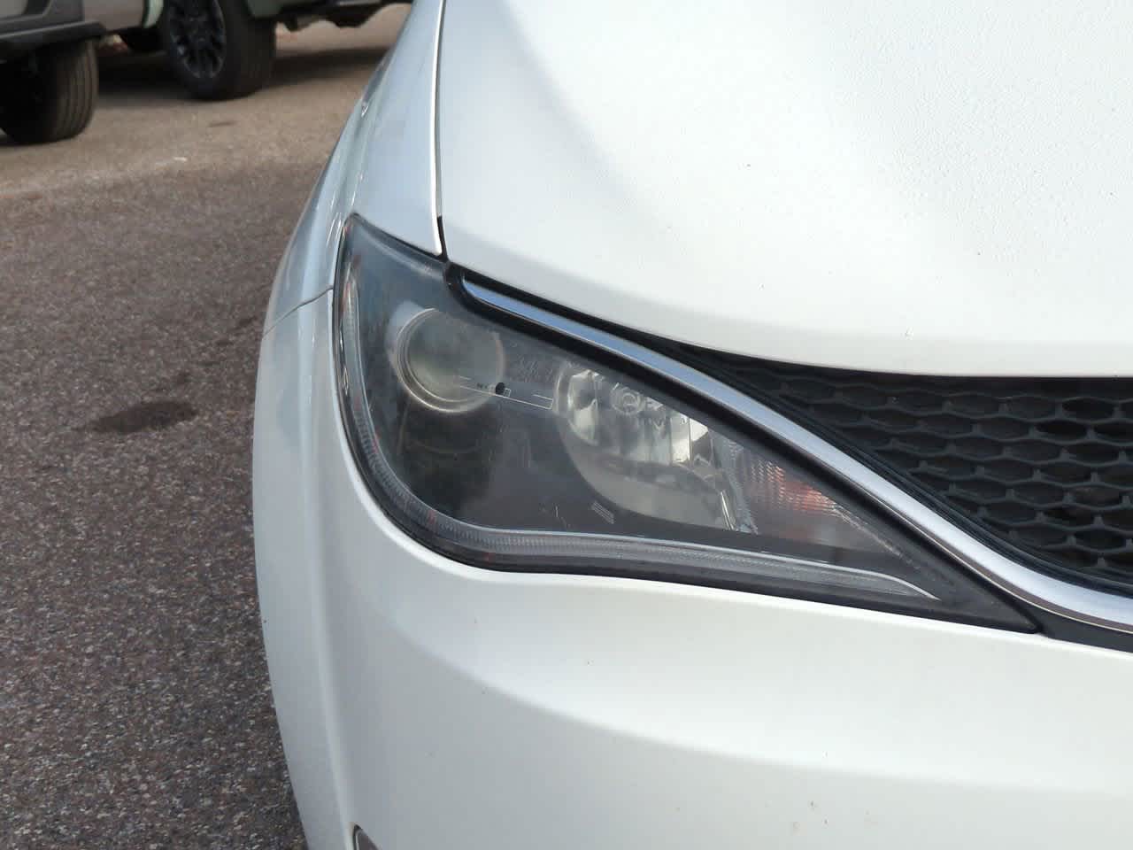 Thumbnail: 2020 Chrysler Pacifica - 10