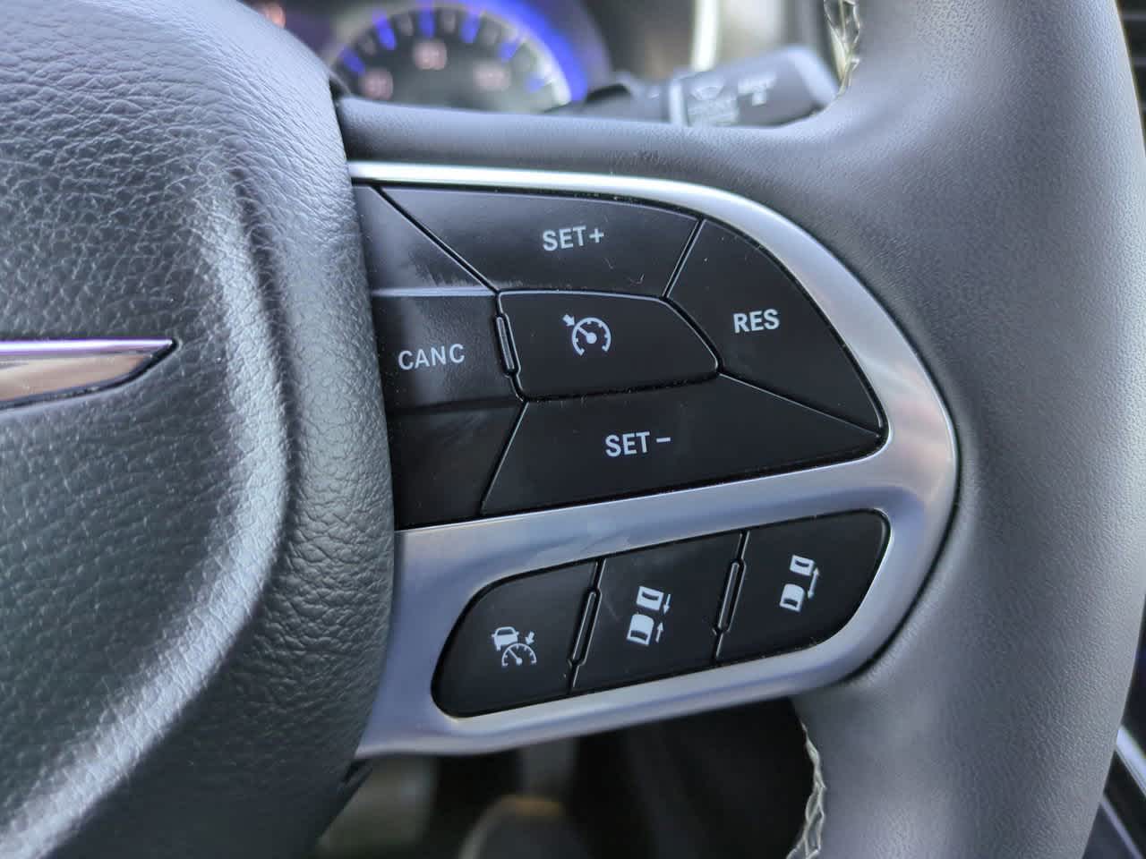 Thumbnail: 2025 Chrysler Pacifica - 25