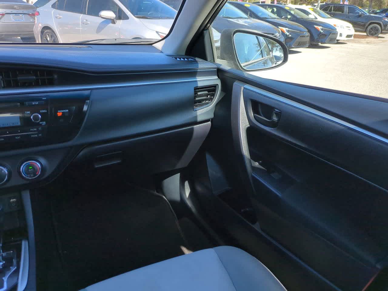 Thumbnail: 2015 Toyota Corolla - 16