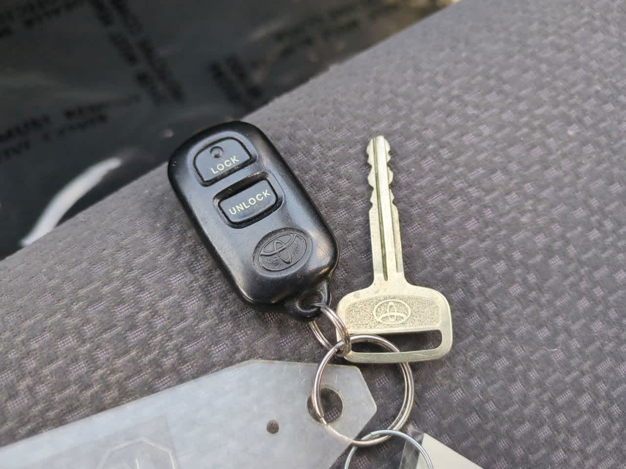 Thumbnail: 2004 Toyota Corolla - 22