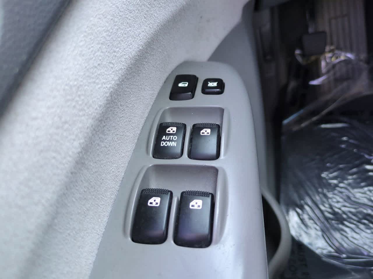 Thumbnail: 2008 Kia Sedona - 21