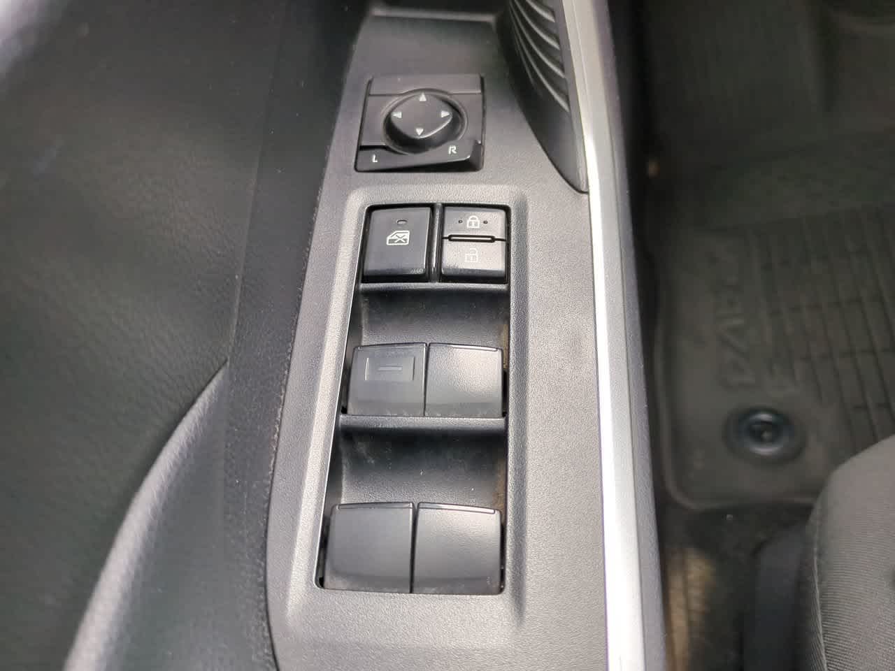 Thumbnail: 2021 Toyota RAV4 - 21