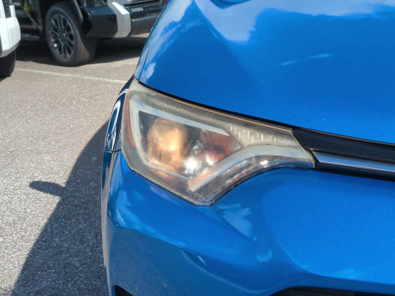 Thumbnail: 2018 Toyota RAV4 - 10