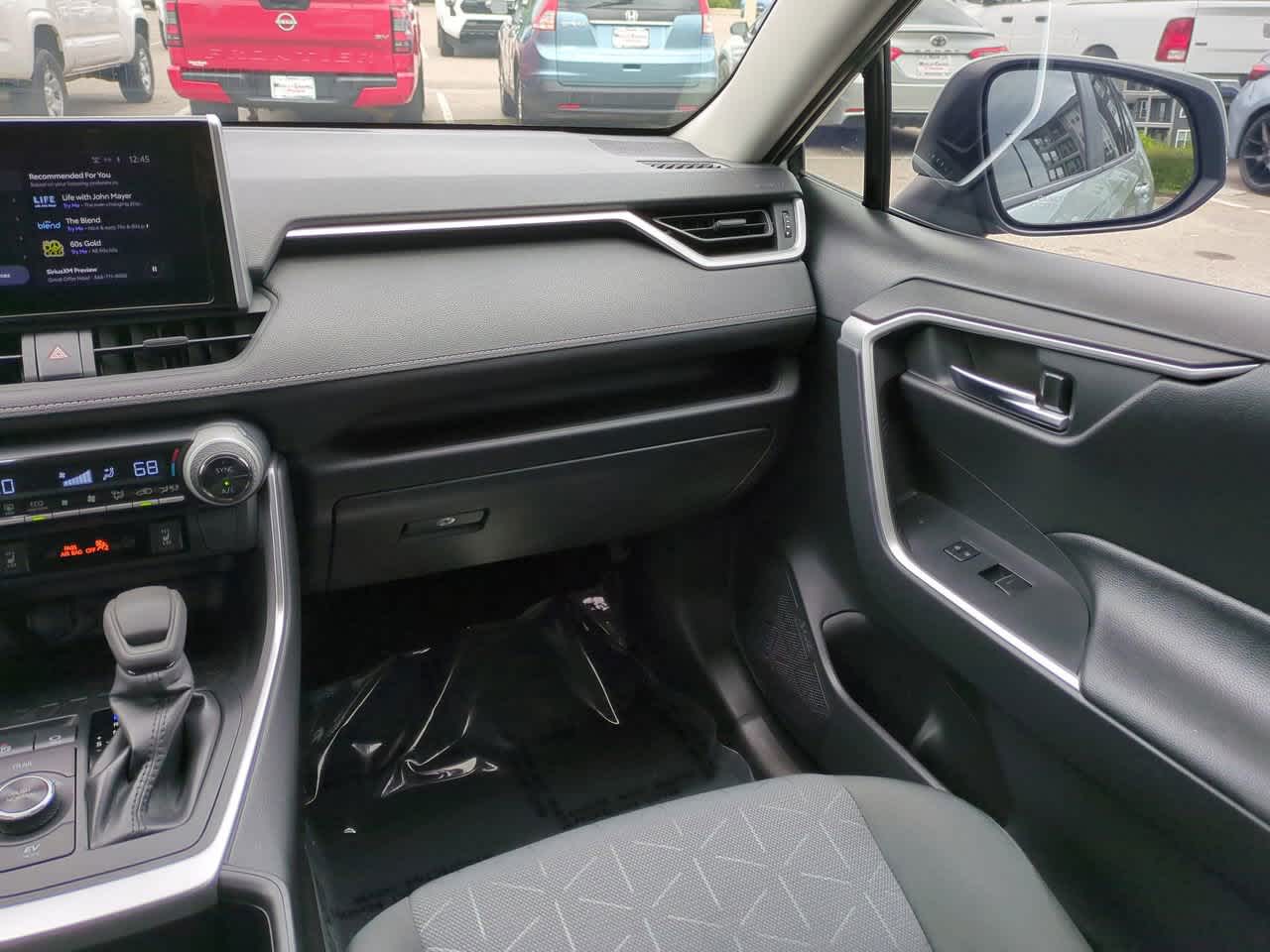2023 Toyota RAV4 XLE 16