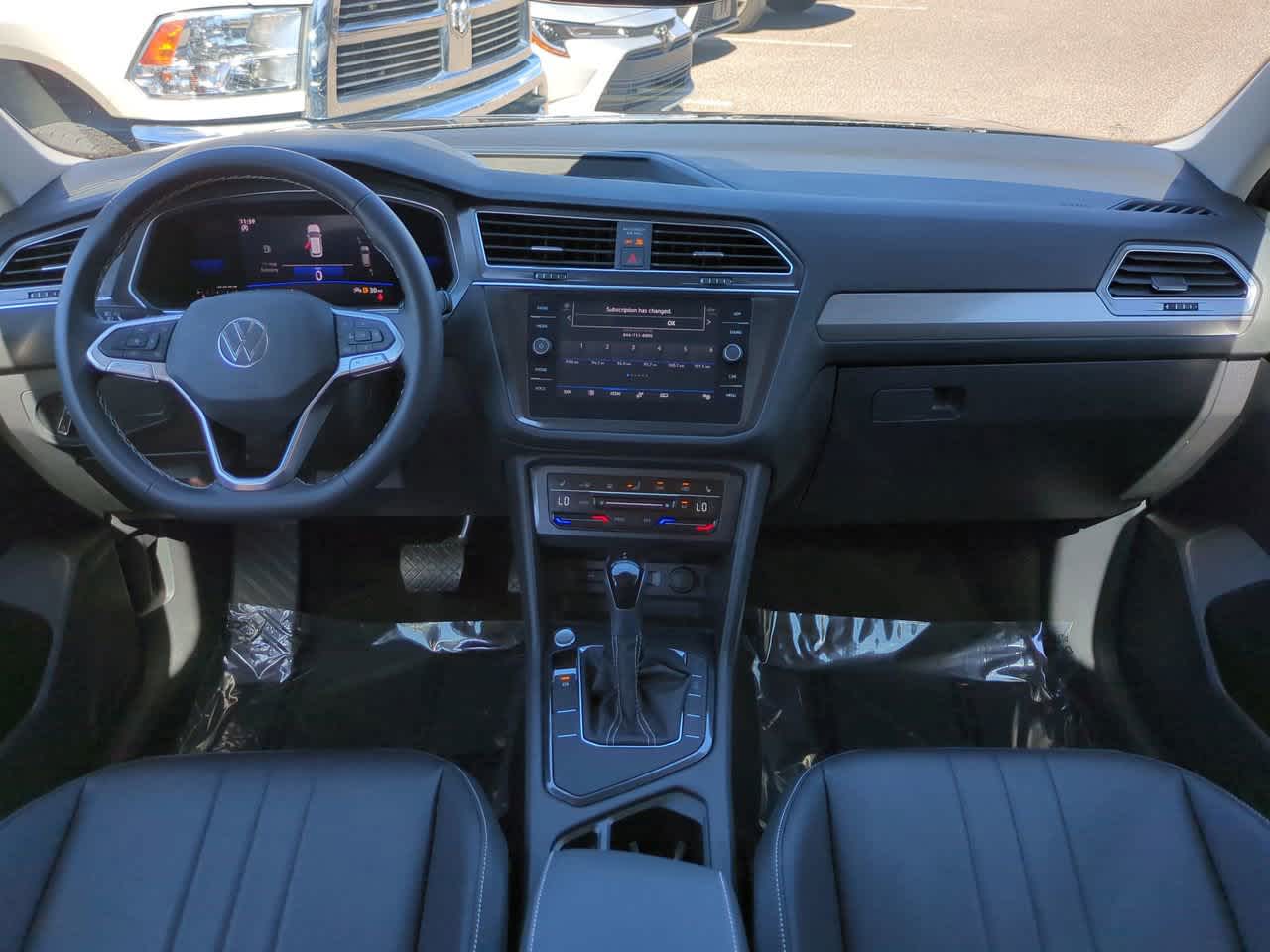 Thumbnail: 2023 Volkswagen Tiguan - 14