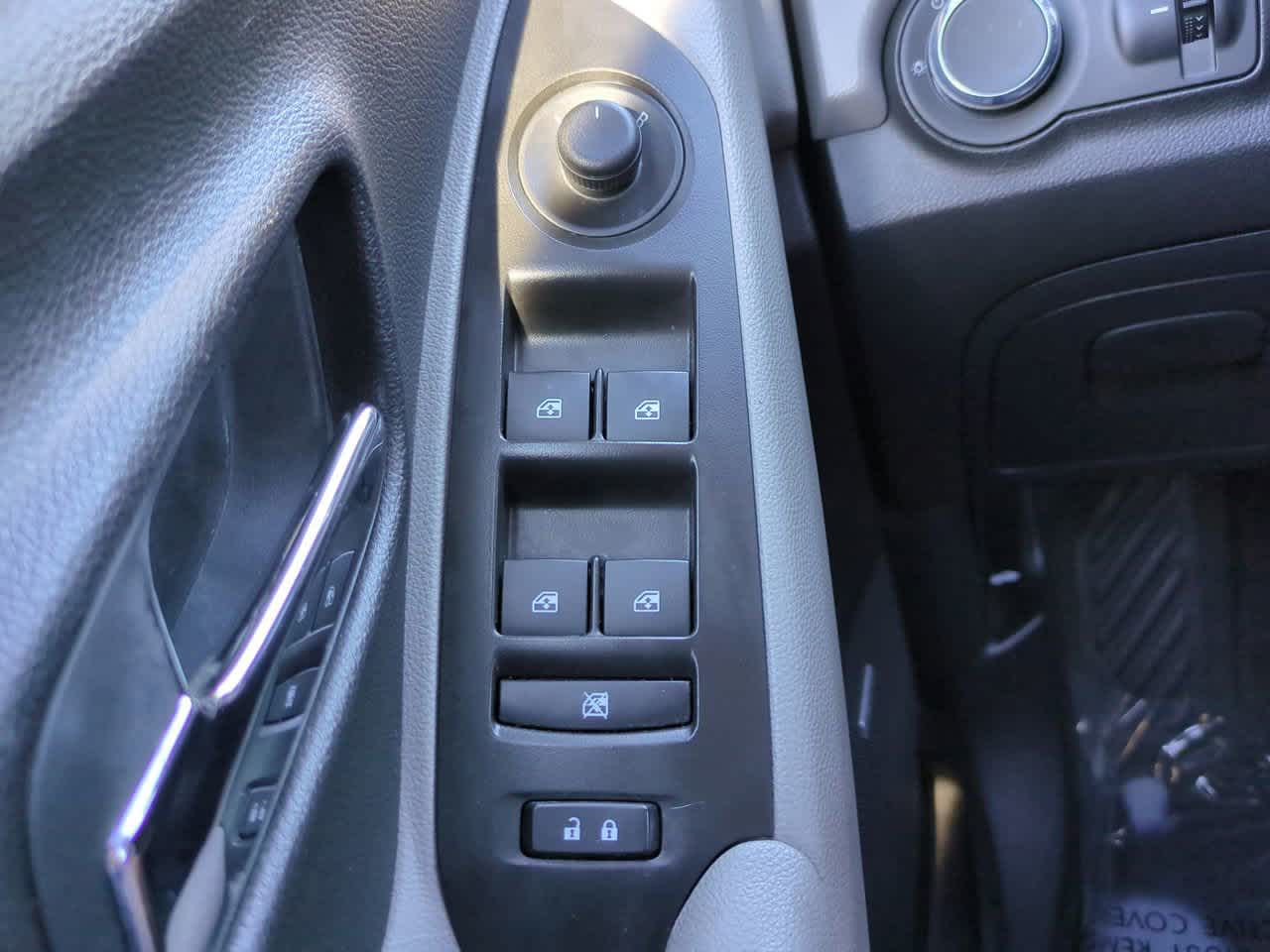 Thumbnail: 2016 Chevrolet Trax - 21