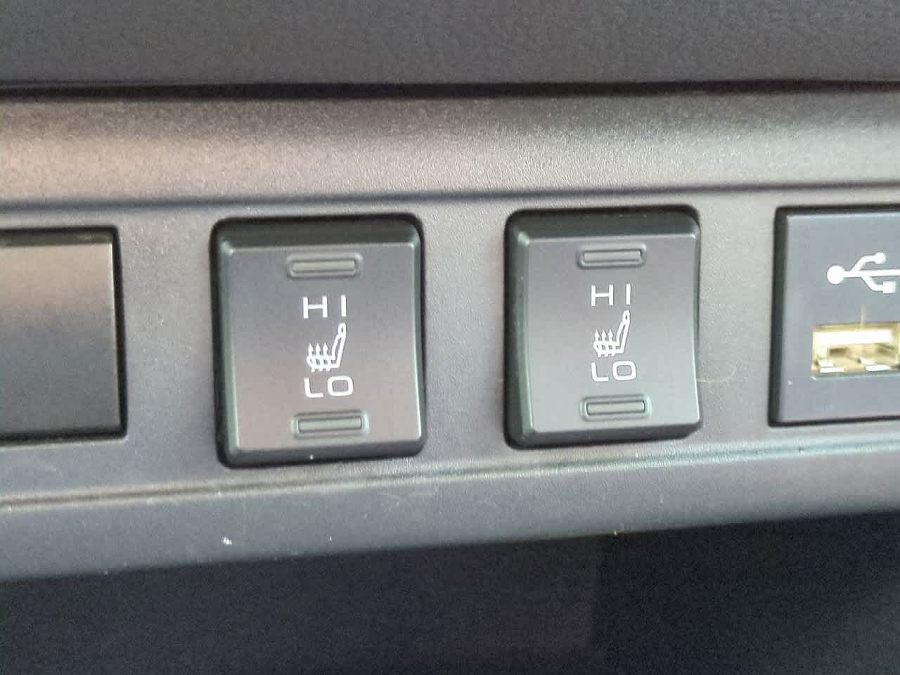 Thumbnail: 2022 Toyota Corolla Cross - 22