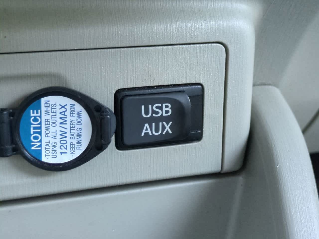 Thumbnail: 2014 Toyota Prius v - 20