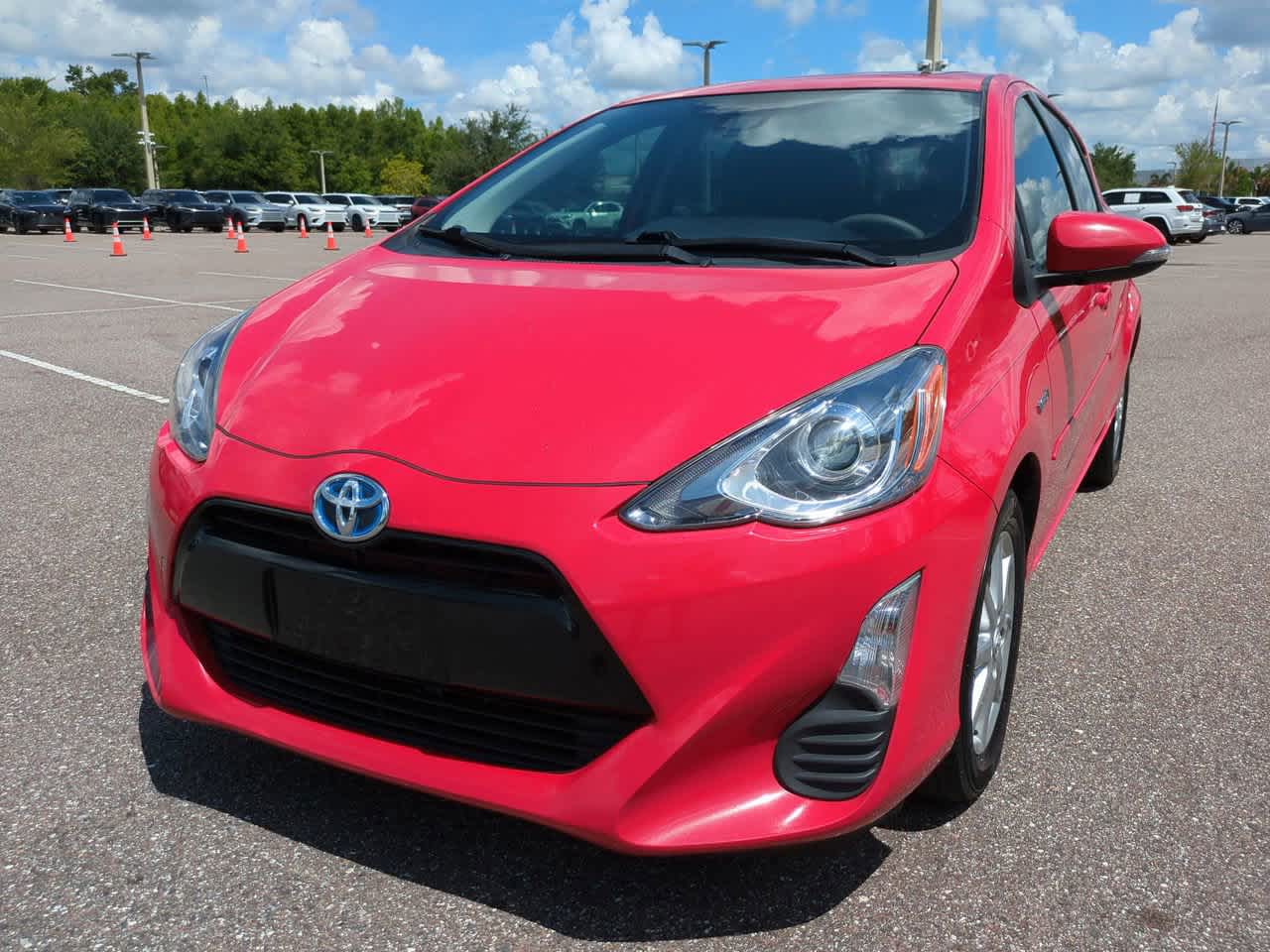 Thumbnail: 2016 Toyota Prius c - 2