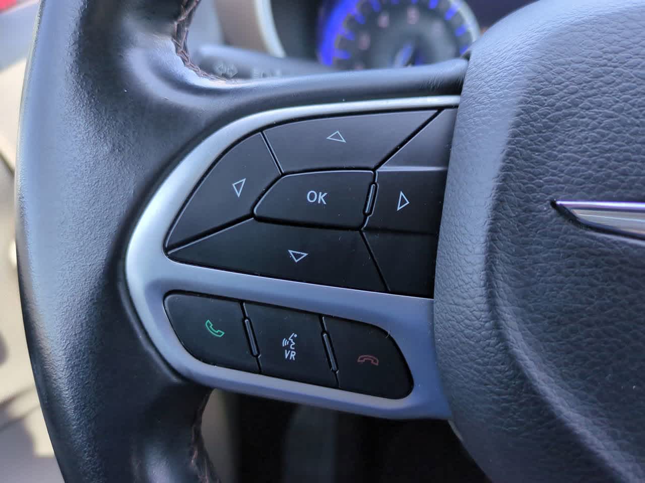 Thumbnail: 2018 Chrysler Pacifica - 25