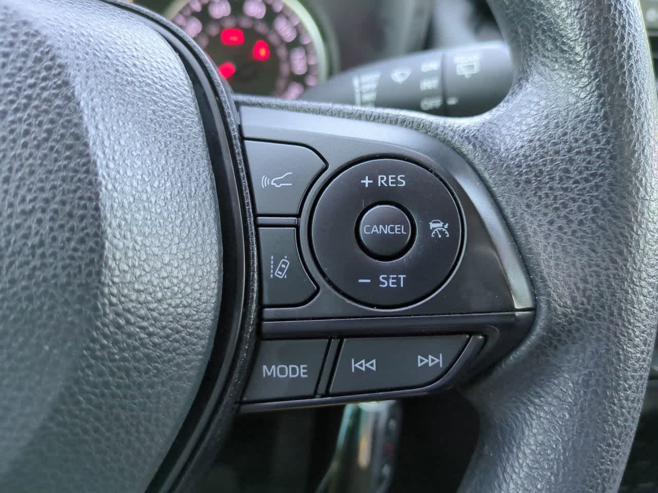 Thumbnail: 2022 Toyota RAV4 - 23