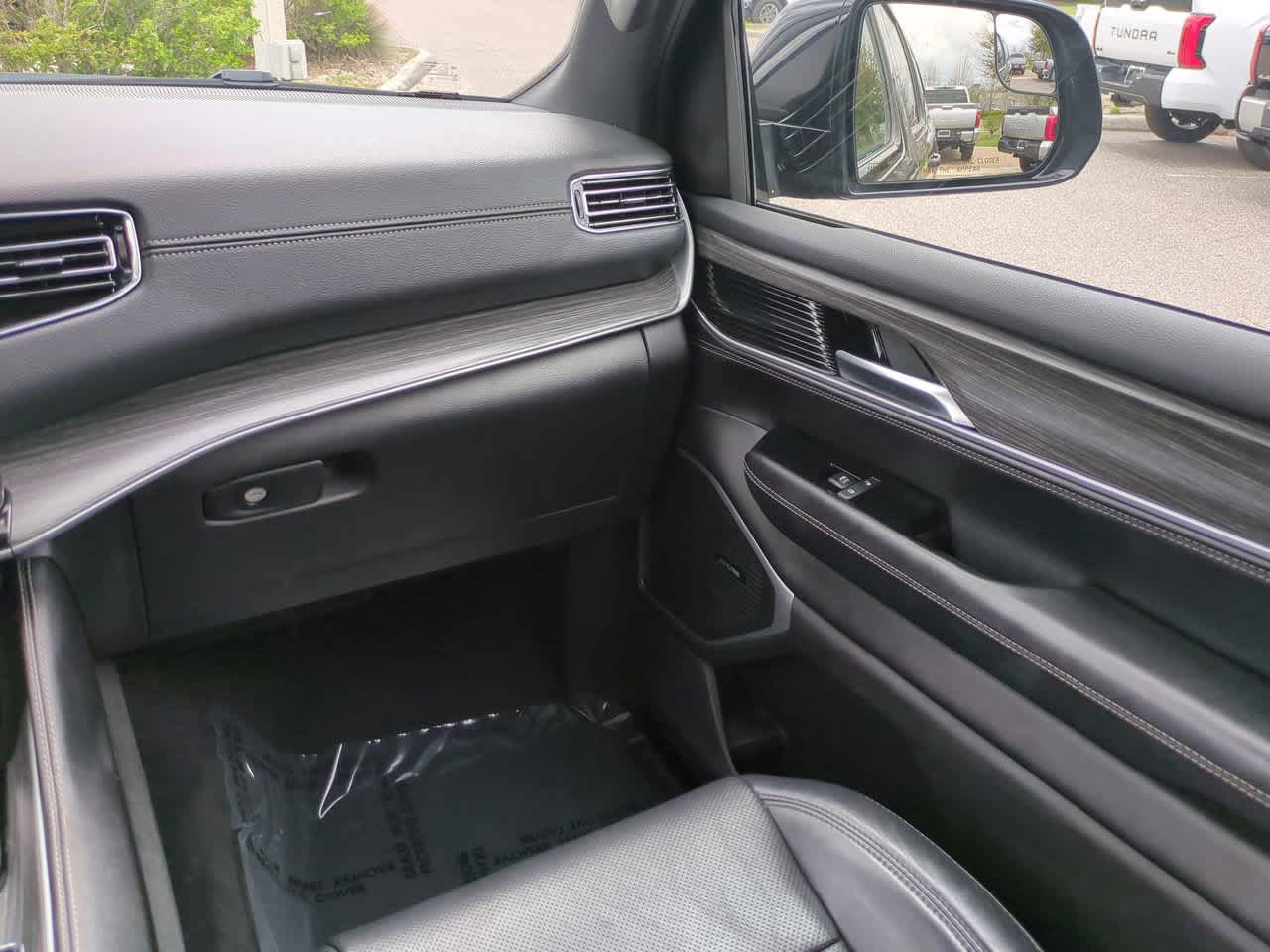 Thumbnail: 2024 Jeep Wagoneer - 17