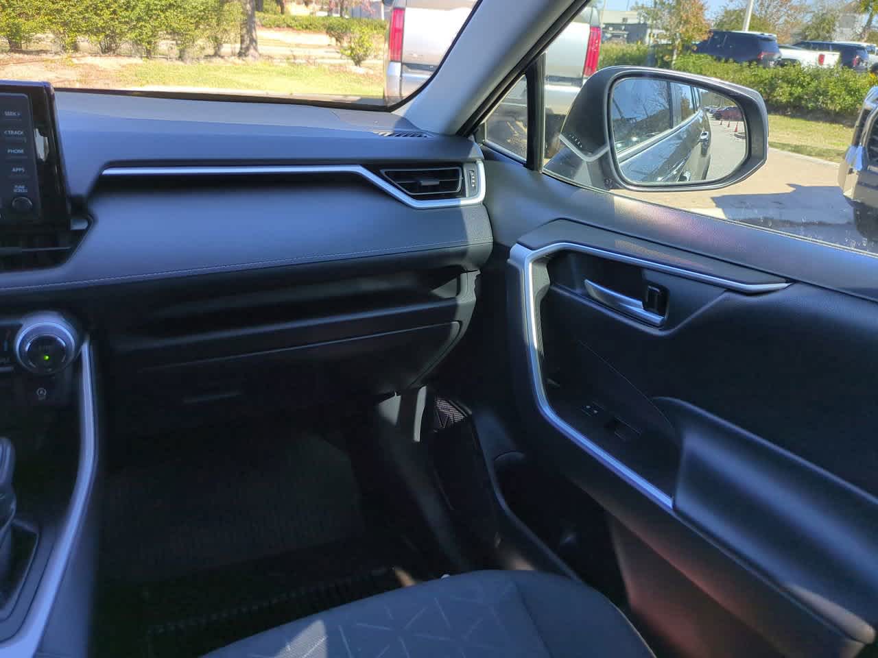 Thumbnail: 2021 Toyota RAV4 - 15