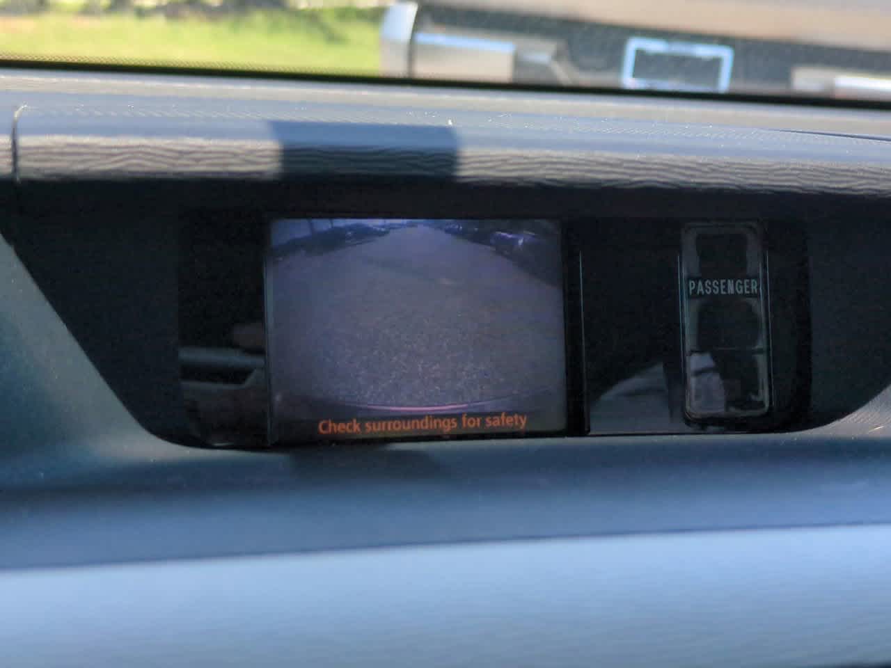 Thumbnail: 2014 Toyota Sienna - 21