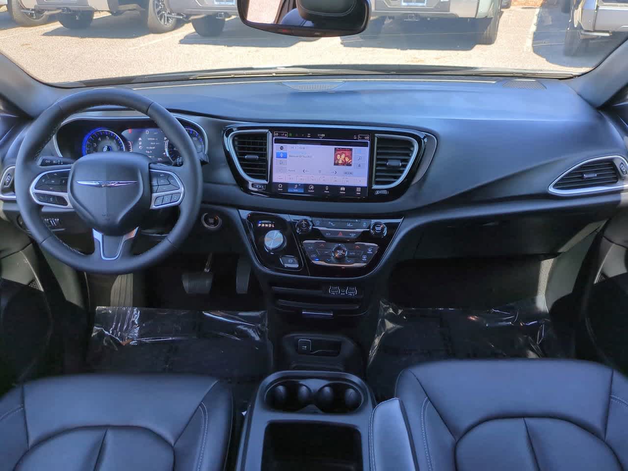 Thumbnail: 2025 Chrysler Pacifica - 15