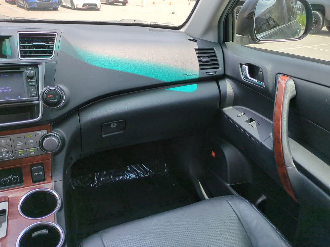 Thumbnail: 2013 Toyota Highlander - 17