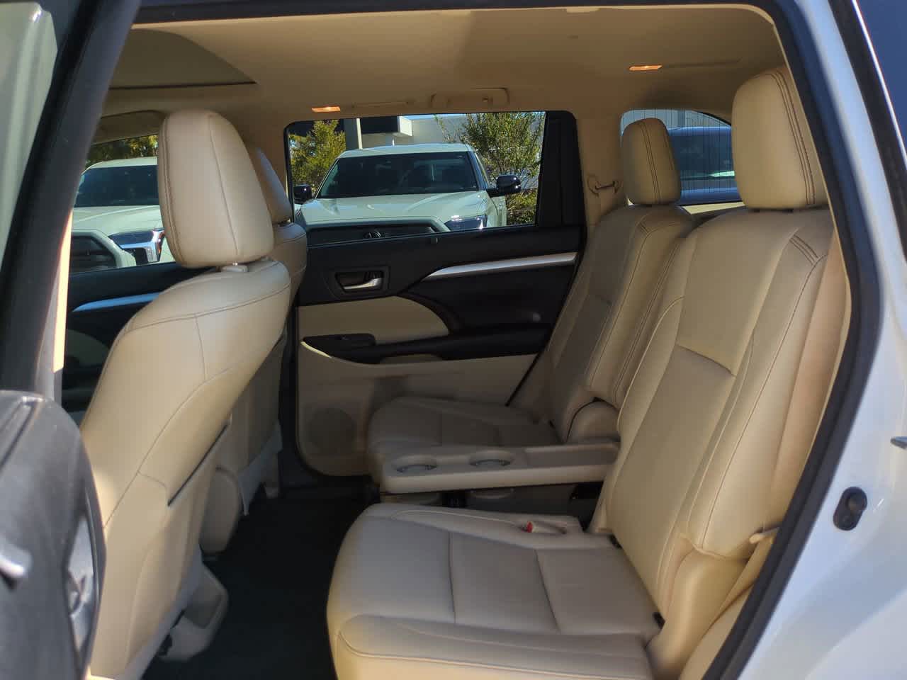 Thumbnail: 2017 Toyota Highlander - 14