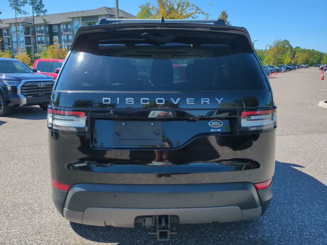 Thumbnail: 2017 Land Rover Discovery - 4