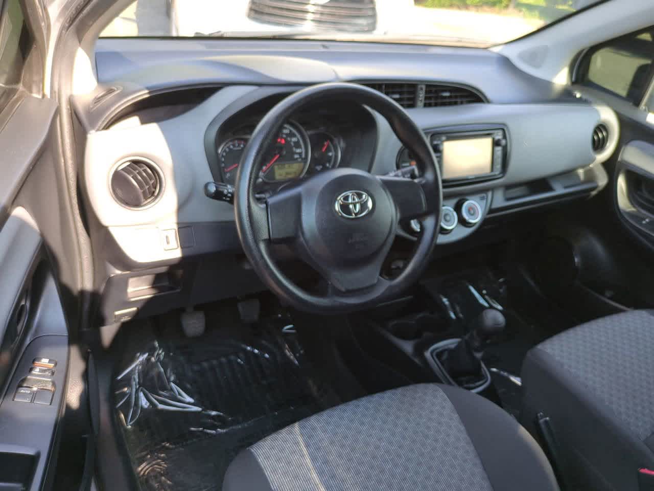 Thumbnail: 2015 Toyota Yaris - 14
