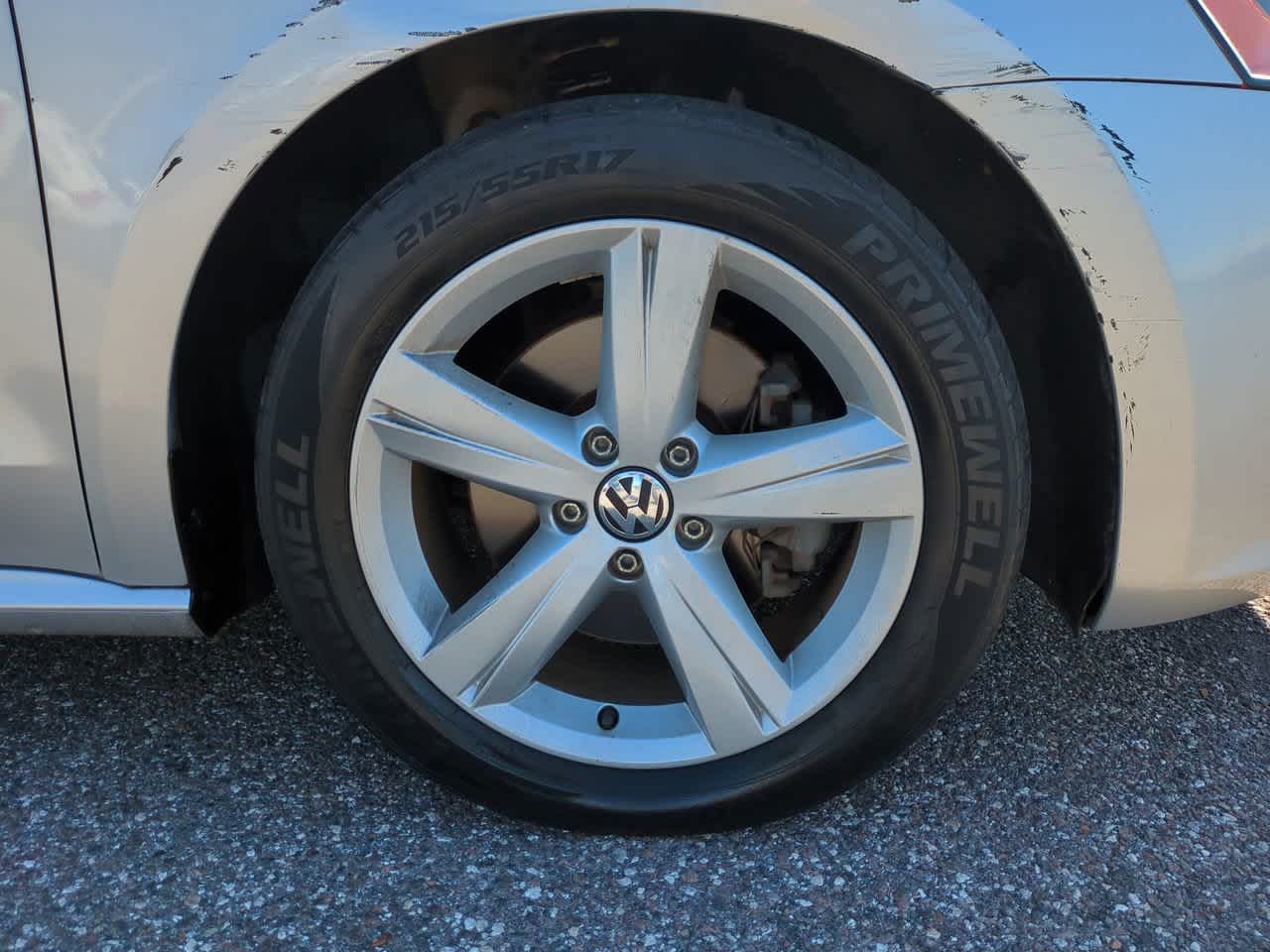 Thumbnail: 2013 Volkswagen Passat - 11