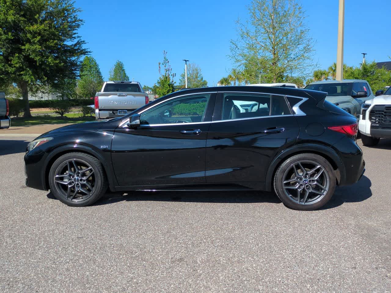 Thumbnail: 2017 INFINITI QX30 - 3