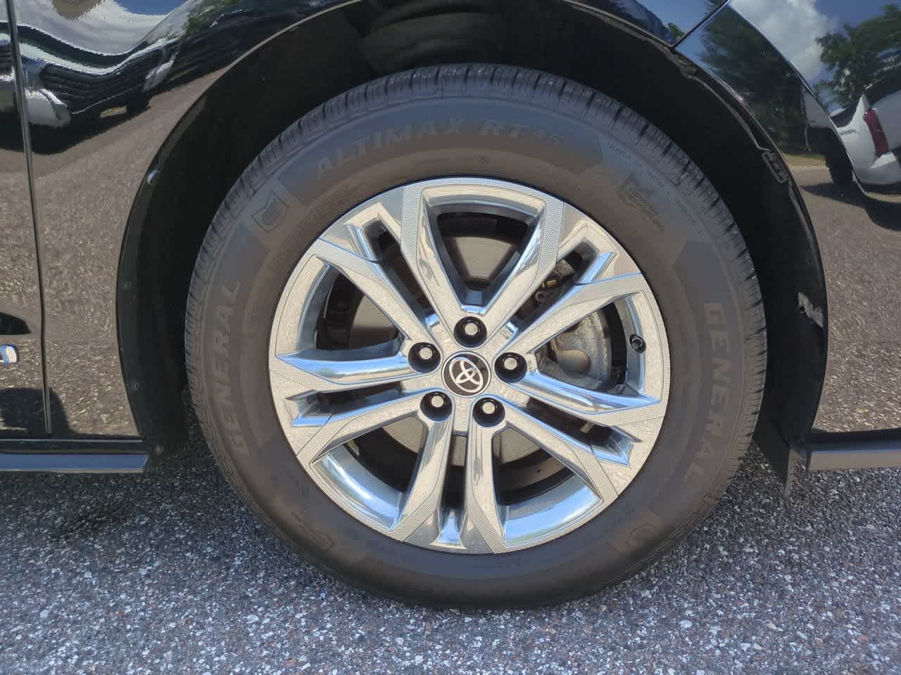 Thumbnail: 2021 Toyota Sienna - 11
