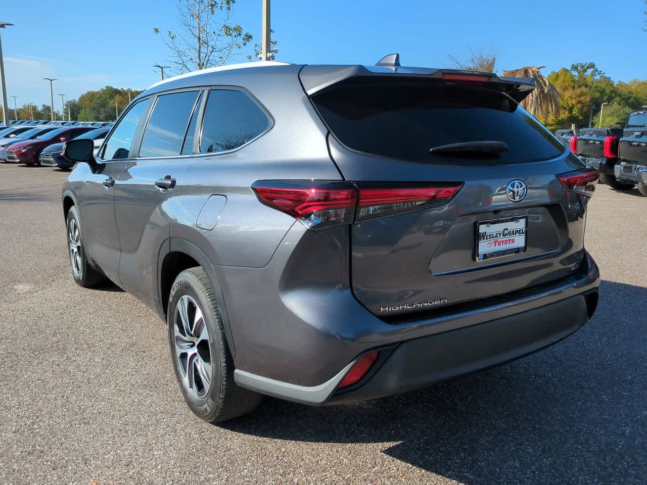 Thumbnail: 2023 Toyota Highlander - 4