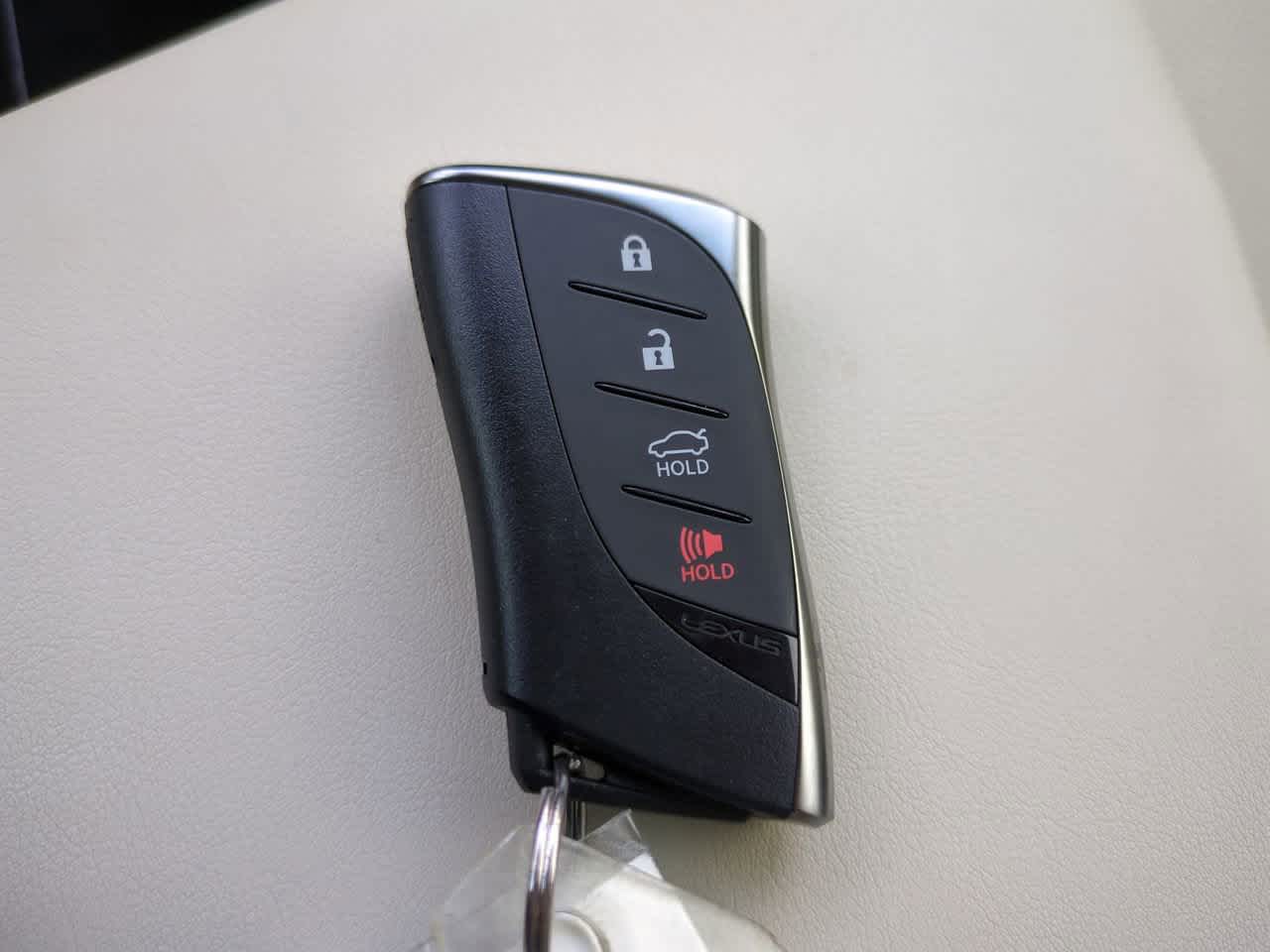 Thumbnail: 2022 Lexus ES - 28