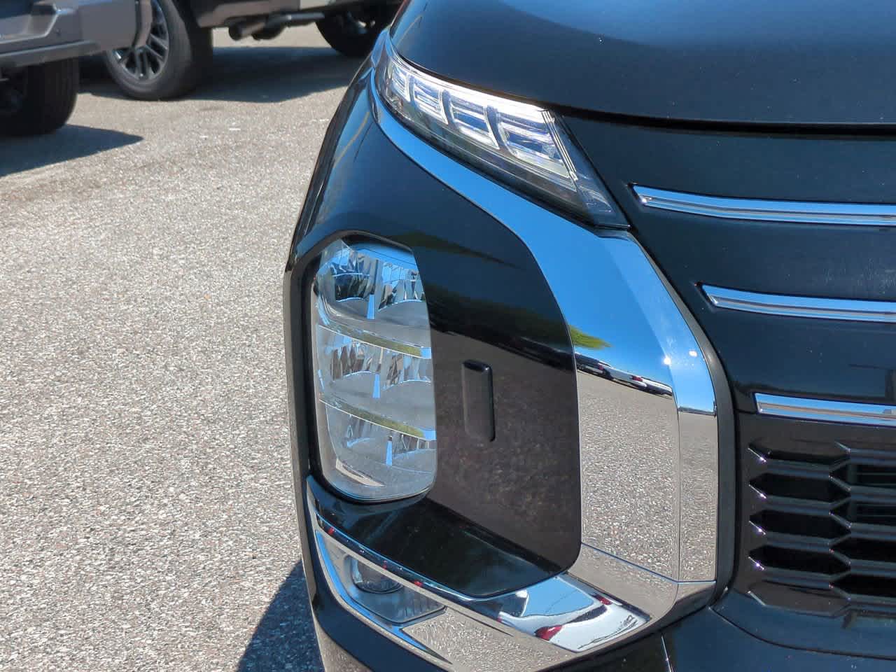 Thumbnail: 2025 Mitsubishi Outlander - 10