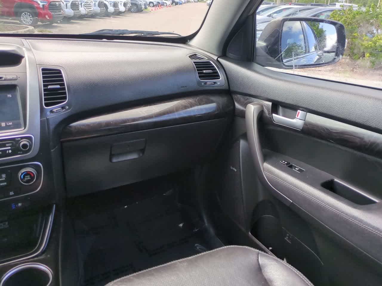 Thumbnail: 2015 Kia Sorento - 17