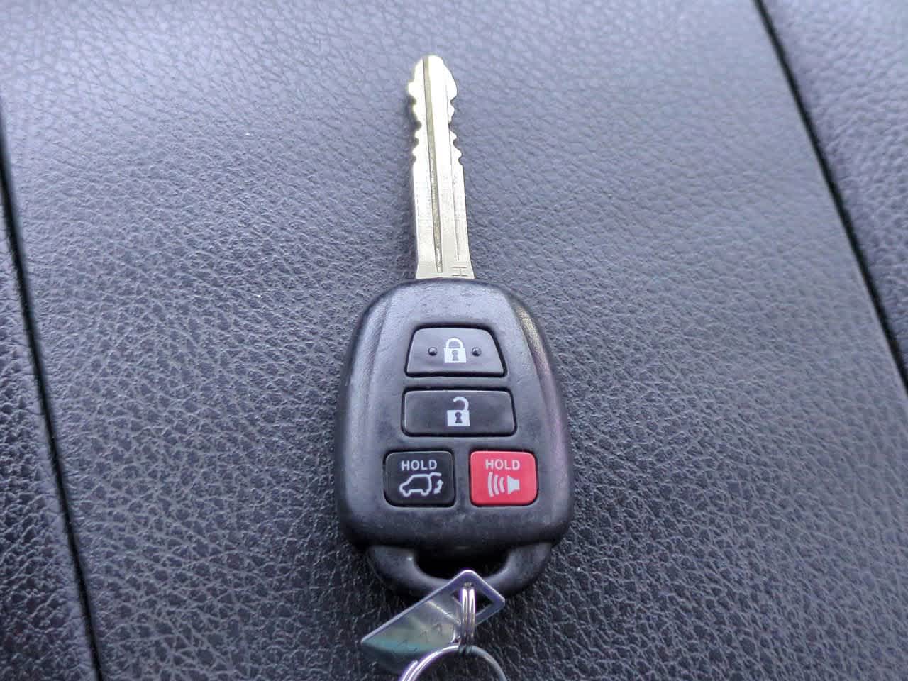 Thumbnail: 2019 Toyota Highlander - 25