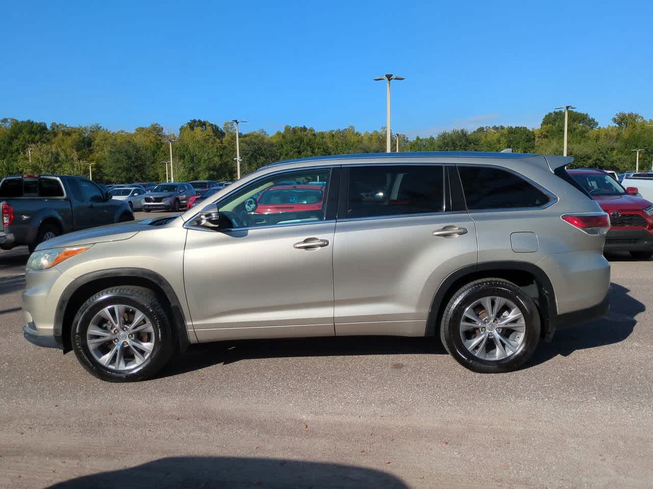 Thumbnail: 2015 Toyota Highlander - 3