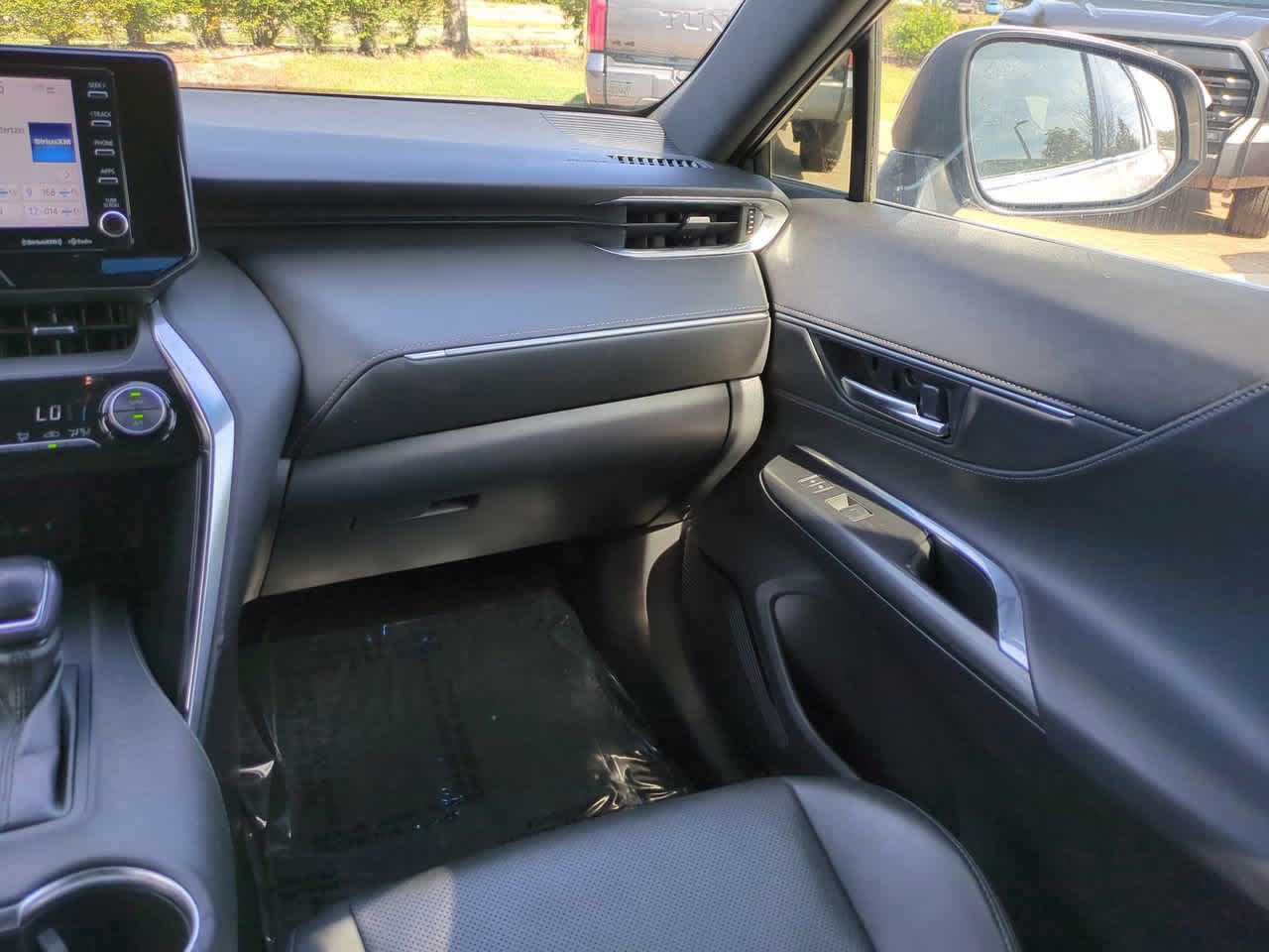 Thumbnail: 2021 Toyota Venza - 16